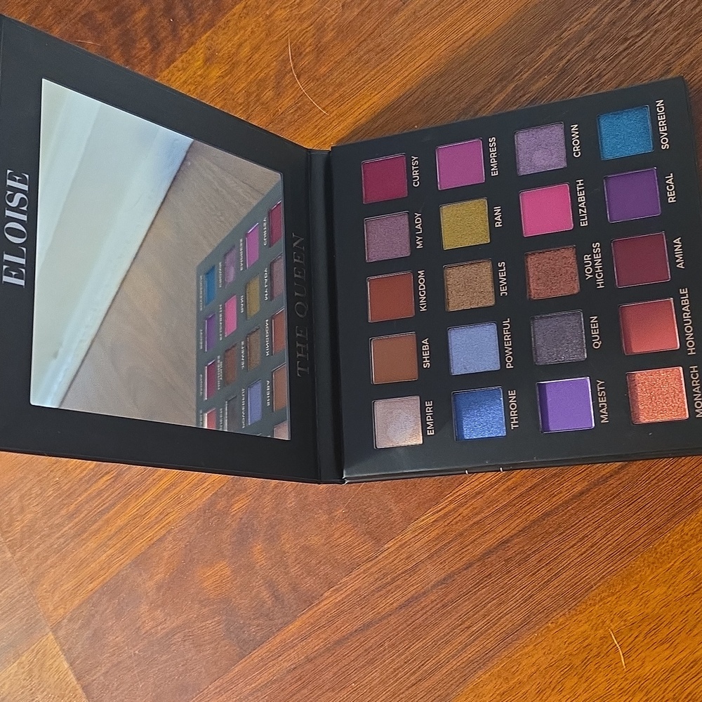 Eloise The Queen Eyeshadow Palette